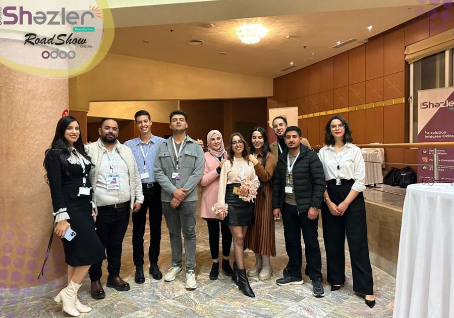L’équipe Shazler devant ses kakémonos lors du RoadShow Odoo de Tunis